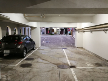 駐車場　-